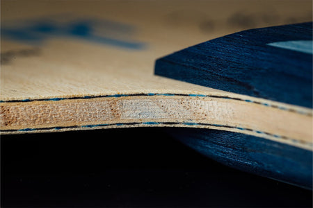 Detailansicht BUTTERFLY Timo Boll ALC Tischtennisschläger Furnieraufbau mit 5 +2 Schichten