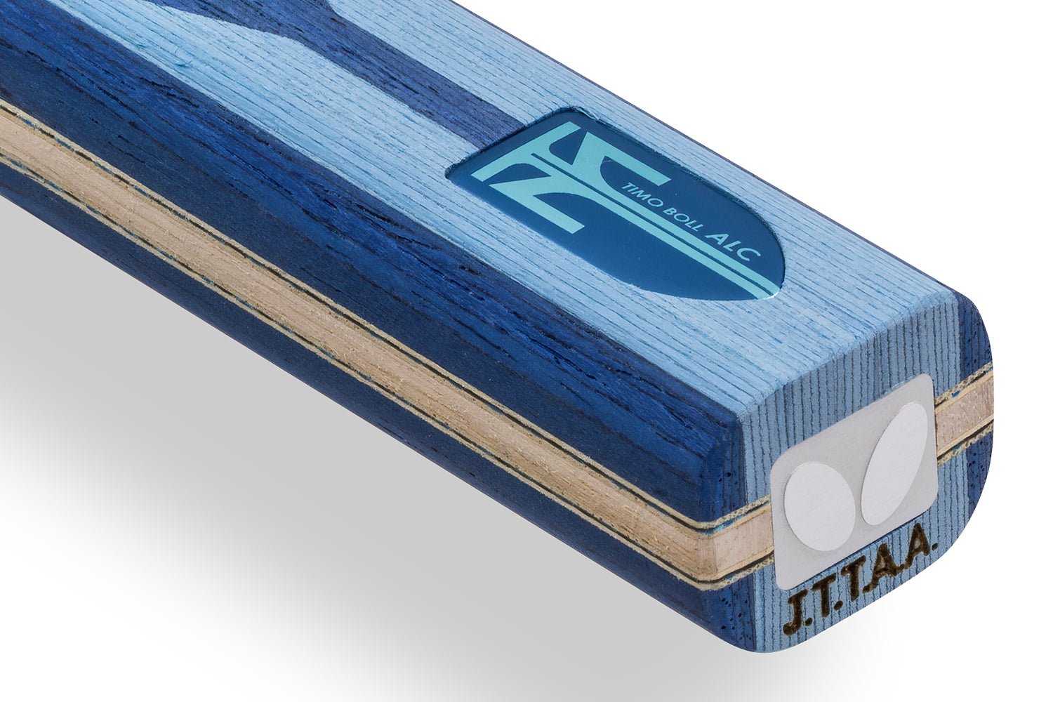 Detailansicht des BUTTERFLY Timo Boll ALC Tischtennisschlägers, gerades Griffende mit Bodenlinse