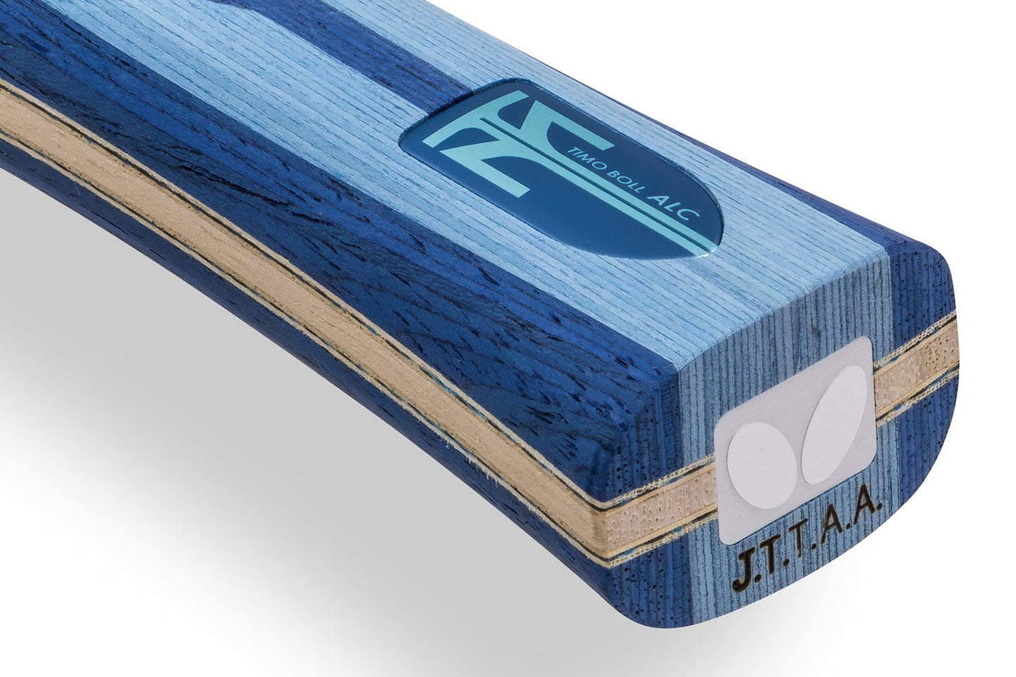 Detailansicht des BUTTERFLY Timo Boll ALC Tischtennisschlägers, konkaves Griffende mit Bodenlinse