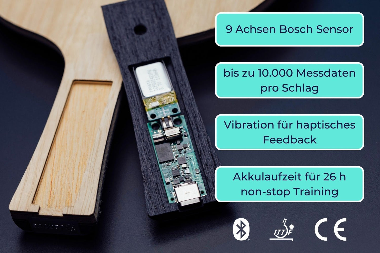 Offener Griff mit Innenansicht eines Tischtennisschlägers mit sichtbarem Janova Sensor, Spezifikationen zum Sensor, CE-Kennzeichnung, Bluetooth und ITTF-Logo