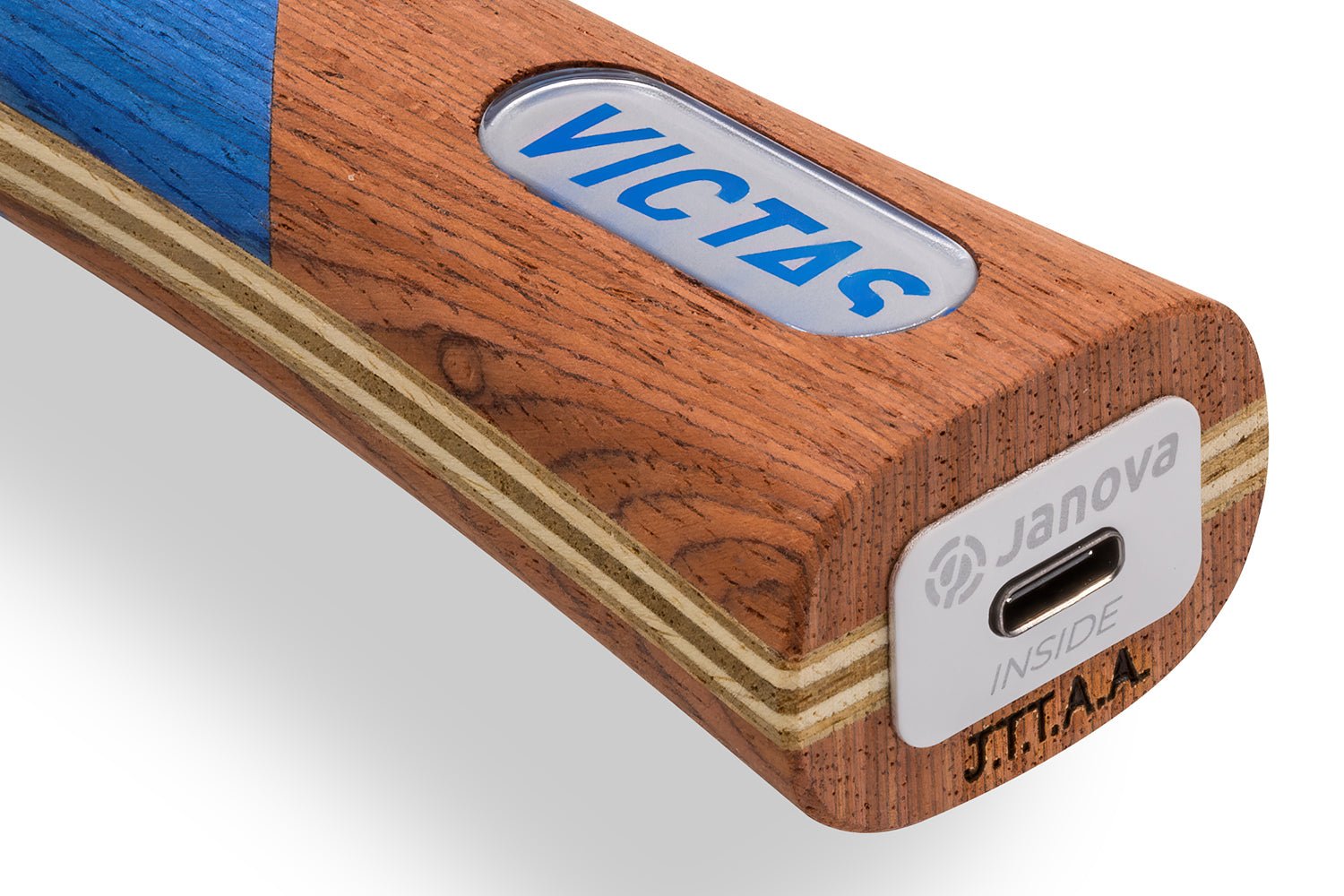 Victas Swat Tischtennisschläger, Detailansicht konkaves Griffende mit Janova Sensor und USB-C